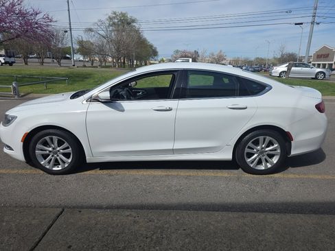 Used 2015 Chrysler 200 Limited w/ Convenience Group image 6
