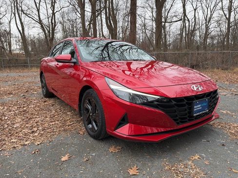 Certified 2022 Hyundai Elantra SEL image 2