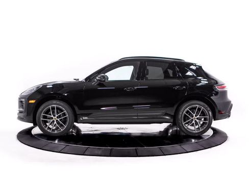Certified 2026 Porsche Macan AWD/4WD image 2