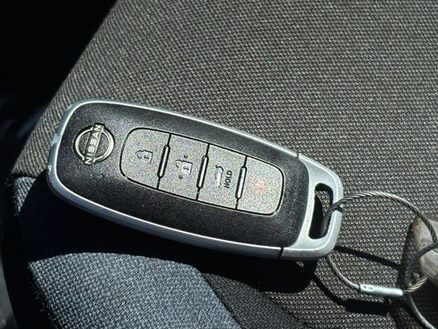 Used 2025 Nissan Versa SV FWD image 21