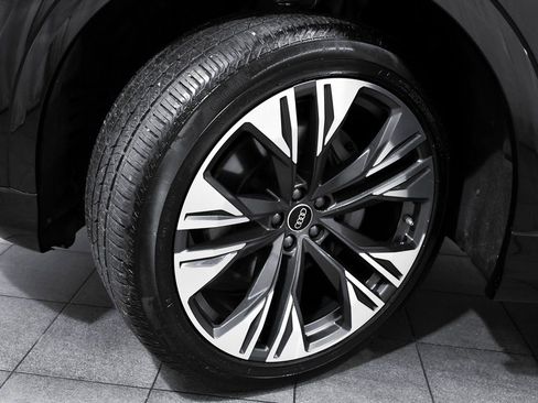 Used 2025 Audi Q8 Premium w/ Black Optic Package image 7