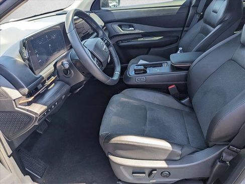 Used 2023 Nissan Ariya FWD image 13