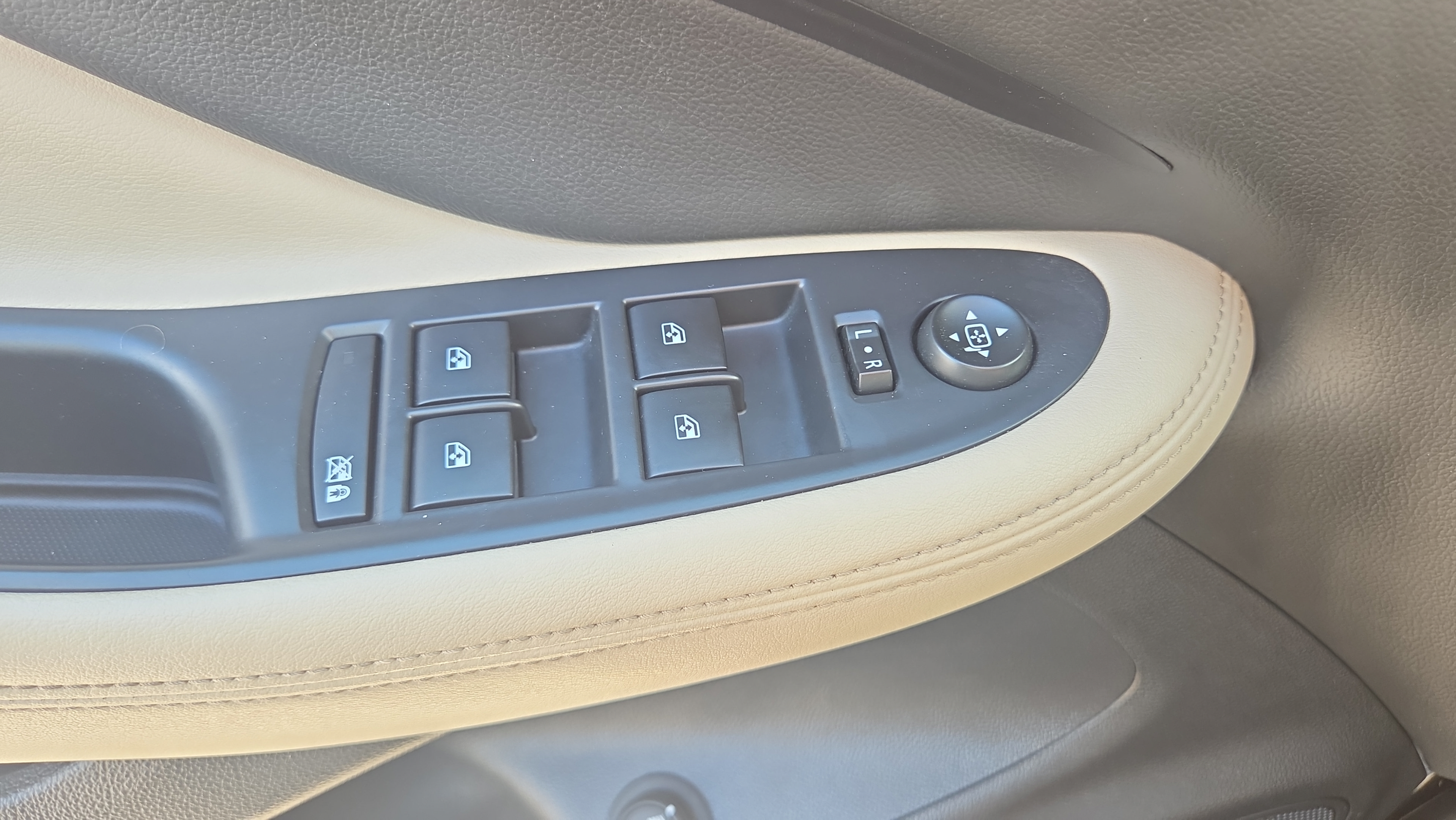 Used 2020 Buick Envision Premium AWD/4WD image 32