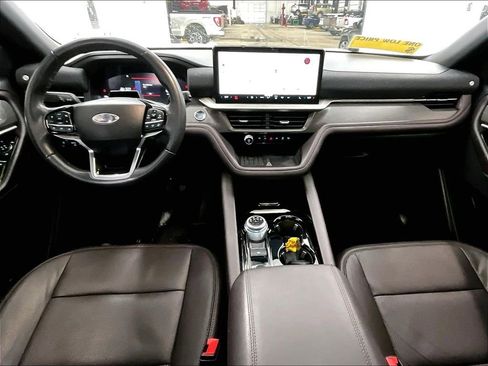 Used 2025 Ford Explorer Platinum w/ LUX Leather Package AWD/4WD image 22