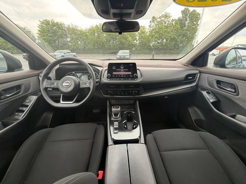 Used 2023 Nissan Rogue S FWD image 11