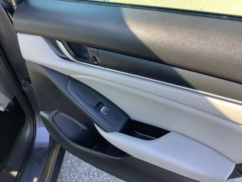 Used 2018 Honda Accord LX image 19