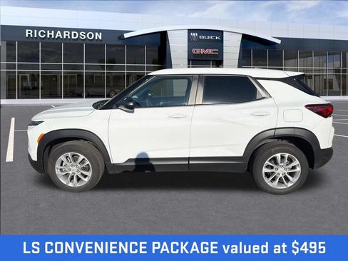 Used 2024 Chevrolet TrailBlazer LS w/ LS Convenience Package AWD/4WD image 2