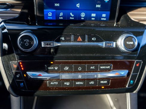 Used 2023 Ford Explorer Limited w/ Hybrid Equipment Group 310A image 21