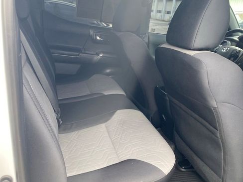 Used 2021 Toyota Tacoma TRD Sport image 15