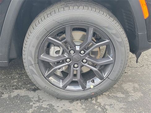 New 2025 Jeep Grand Cherokee L Limited image 5