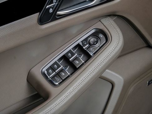 Used 2023 Porsche Macan Turbo AWD/4WD image 45