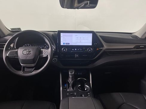 Certified 2024 Toyota Highlander XLE image 14