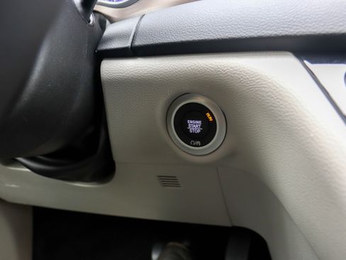 Used 2023 Chrysler Voyager LX image 28