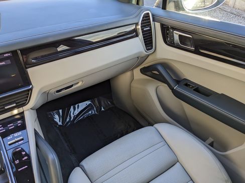 Certified 2019 Porsche Cayenne image 18