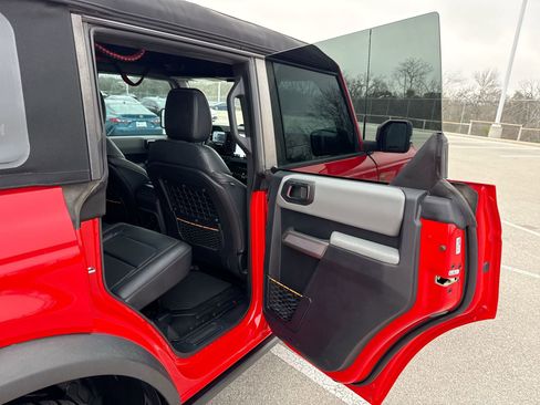 Used 2023 Ford Bronco Badlands image 22