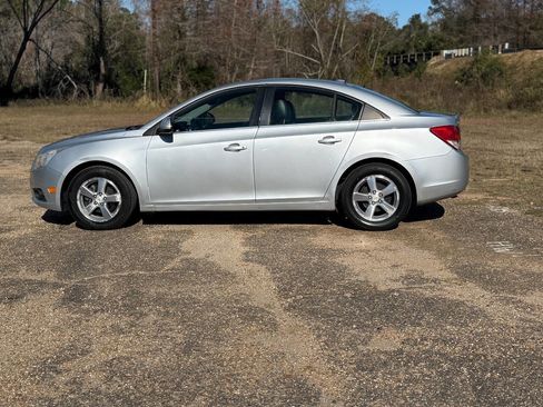 Used 2011 Chevrolet Cruze LT image 2