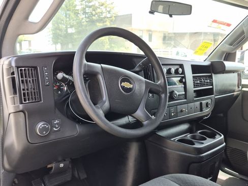 Used 2017 Chevrolet Express 2500 RWD image 11