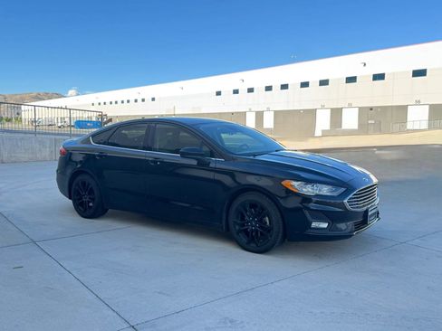 Used 2019 Ford Fusion SE w/ Equipment Group 151A FWD image 7