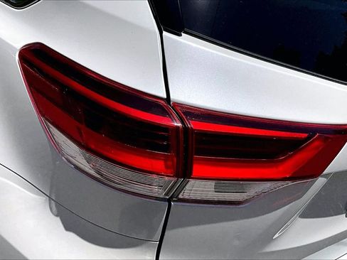 Used 2017 Toyota Highlander XLE FWD image 20