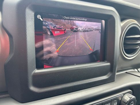 Used 2023 Jeep Gladiator Sport AWD/4WD image 32