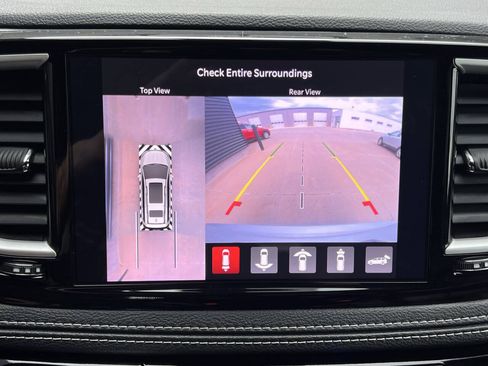Used 2023 Chrysler Pacifica Touring-L w/ Uconnect Theater Family Group FWD image 33