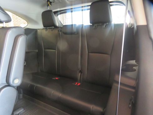 Used 2020 Toyota Highlander XLE FWD image 22
