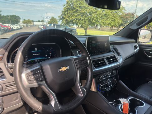 Used 2023 Chevrolet Suburban Premier AWD/4WD image 21
