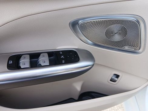 Used 2025 Mercedes-Benz C 300 Sedan image 16