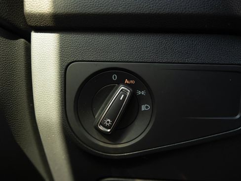 Used 2019 Volkswagen Tiguan SEL image 11