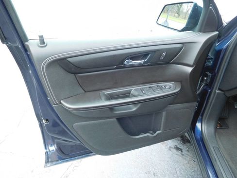 Used 2017 Chevrolet Traverse LT w/ Style and Technology Package image 19