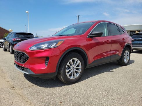 Certified 2022 Ford Escape SE w/ Convenience Package AWD/4WD image 2