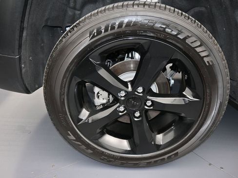 Used 2025 Jeep Grand Cherokee Altitude image 41