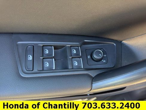 Used 2021 Volkswagen Tiguan SE w/ 3rd Row Seat Package AWD/4WD image 17
