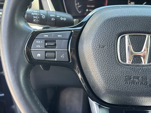 Used 2025 Honda Pilot EX-L image 17