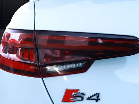 Used 2019 Audi S4 Premium Plus w/ Premium Plus Package image 23