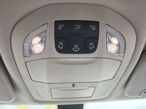 Used 2022 Chrysler Voyager LX image 33