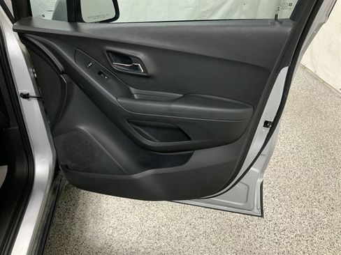 Used 2018 Chevrolet Trax LS w/ LPO, Cargo Package image 20