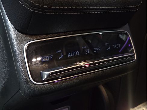 Used 2024 Mercedes-Benz GLS 580 4MATIC image 15
