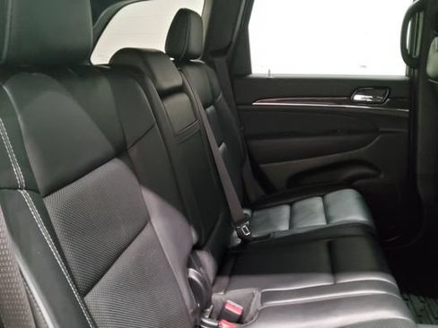 Used 2020 Jeep Grand Cherokee Overland AWD/4WD image 19