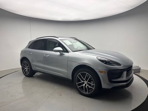 Certified 2026 Porsche Macan AWD/4WD image 24