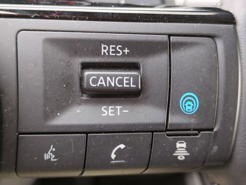 Used 2024 Nissan Rogue SL AWD/4WD image 31