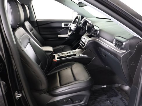 Used 2023 Ford Explorer XLT w/ Equipment Group 202A image 27