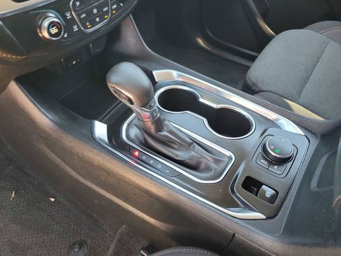 Used 2021 Chevrolet Traverse LT image 17