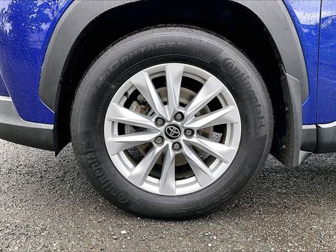 Used 2022 Toyota Corolla Cross LE w/ Moonroof Package AWD/4WD image 9