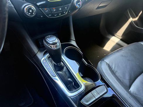 Used 2018 Chevrolet Cruze Premier FWD image 30