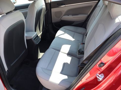 Used 2017 Hyundai Elantra SE FWD image 19