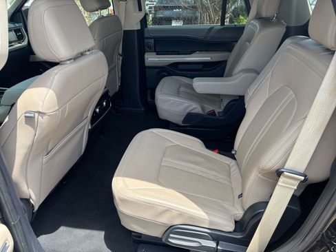 Used 2024 Ford Expedition Limited RWD image 29