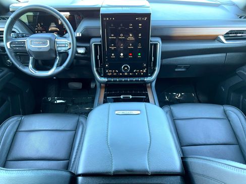 Used 2025 GMC Yukon XL Denali image 23