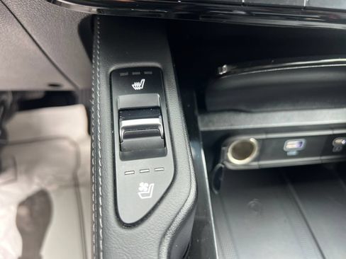 Certified 2024 Kia Telluride EX w/ EX Captain's Chair Package FWD image 24