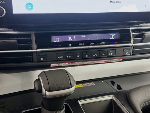 Used 2026 Toyota Sienna XLE FWD image 24